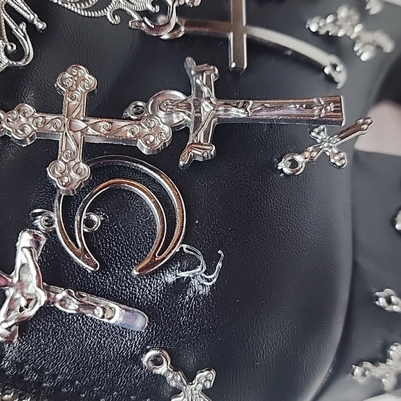 Dolls Kill Widow Idol Worship Charm Platform Boots Size 8 Goth Near New - Picture 9 of 14